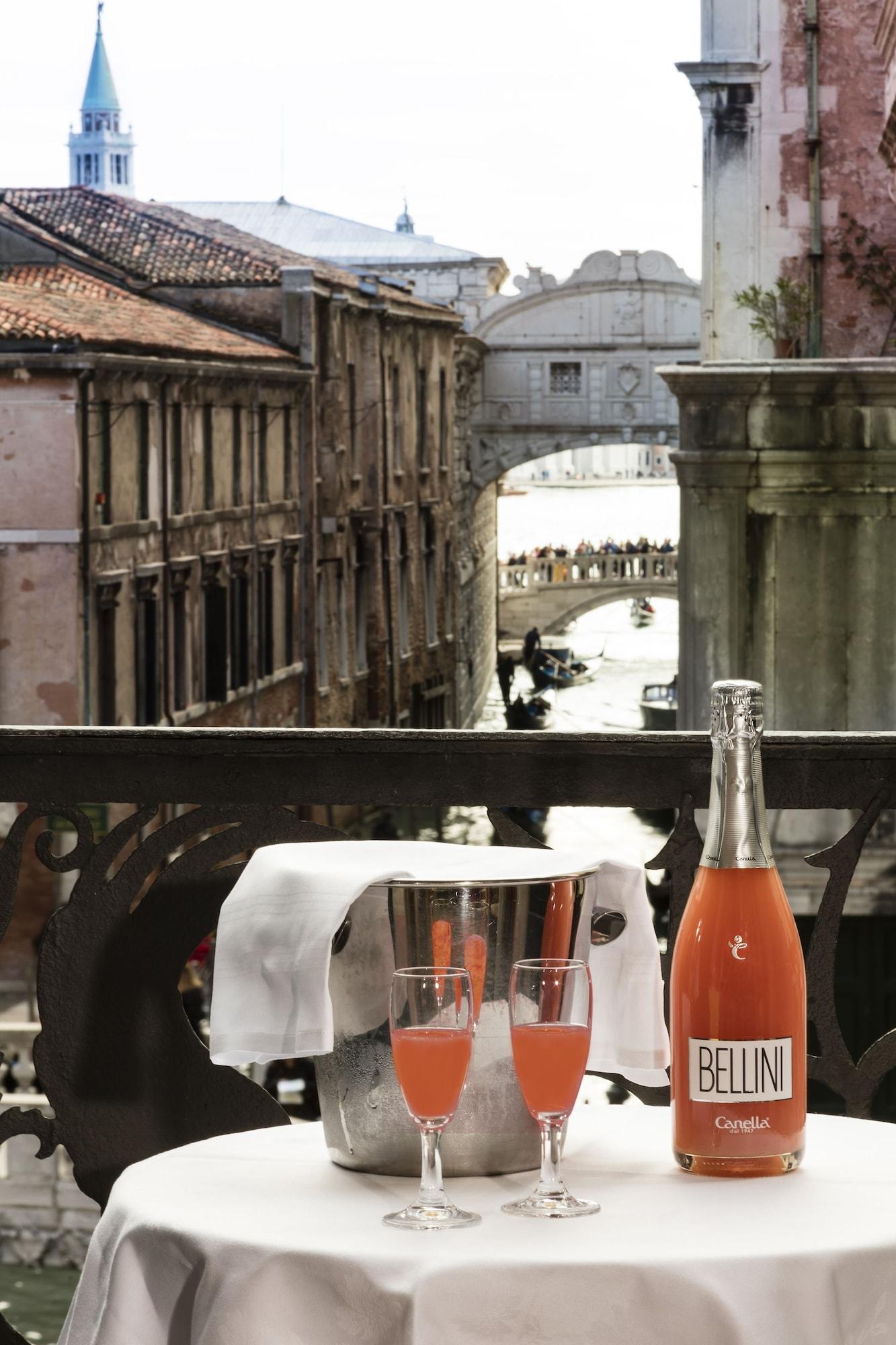 Hotel Al Ponte Dei Sospiri Venice Exterior photo