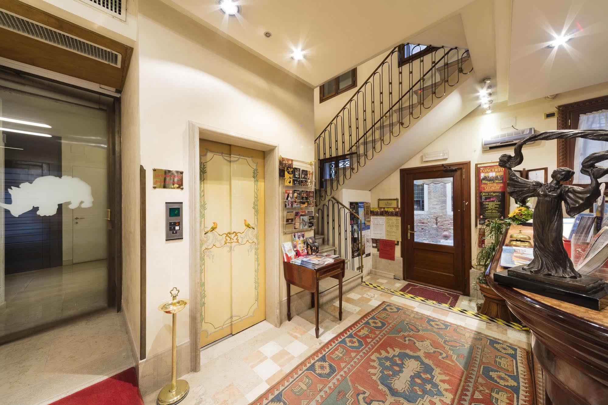 Hotel Al Ponte Dei Sospiri Venice Exterior photo